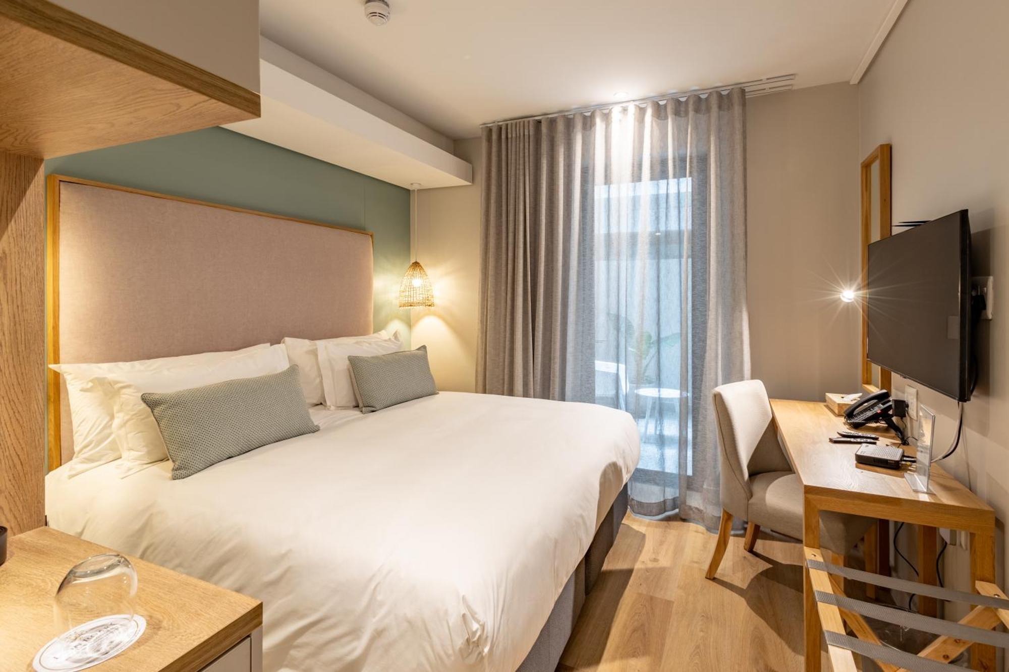Plett Quarter Hotel - Lion Roars Hotels & Lodges Плеттенберг-Бей Экстерьер фото
