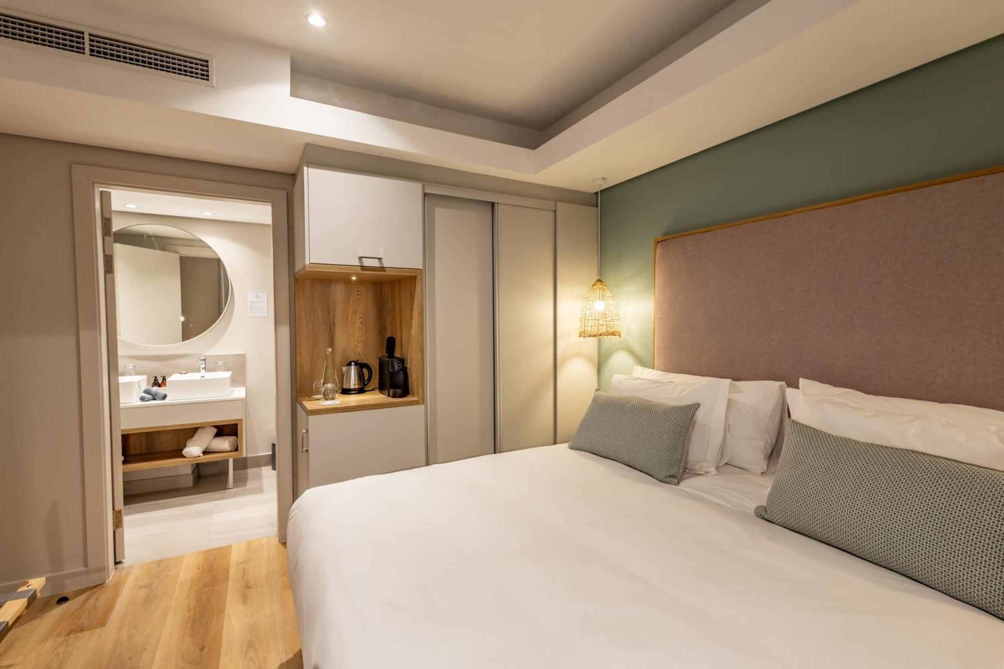Plett Quarter Hotel - Lion Roars Hotels & Lodges Плеттенберг-Бей Экстерьер фото